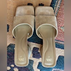 Zara Mules/Heels Tan Color Size 37